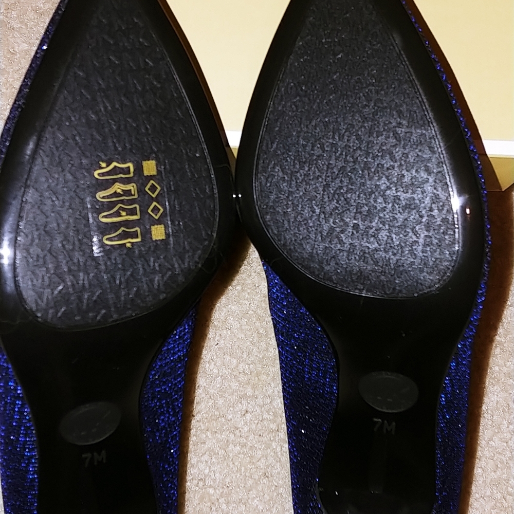 MICHAEL Michael Kors MK Flex Kitten Heel Pumps - Picture 4 of 4